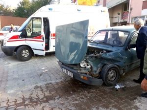 Konser İçin Yola Çıkan Şarkıcı Kazada Yaralandı