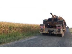 Devriye Öncesi Sınır Hattına Tank Sevkiyatı