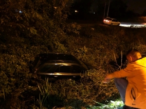 Köpeğe Çarpmamak İçin Manevra Yapınca Dereye Uçtu