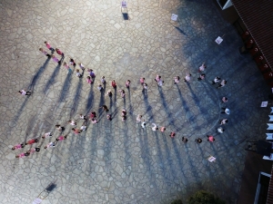 Meme Kanserine Zumba Yaparak Dikkat Çektiler