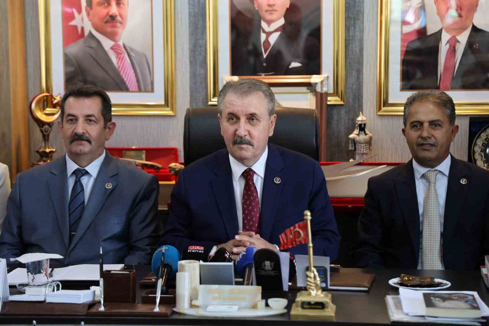 destici-turkiye-prangalarini-kirmis-guclu-bir-ulkedir
