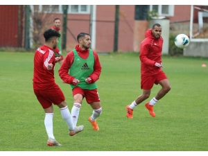 Sivasspor Yağmur Altında Çalıştı