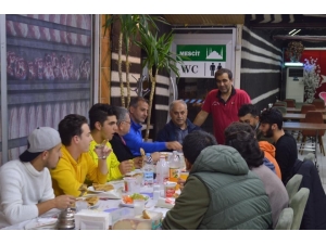 Bayırköysporlu Futbolcular Zorlu Bilecikspor Maçı Öncesi Yemekte Buluştular