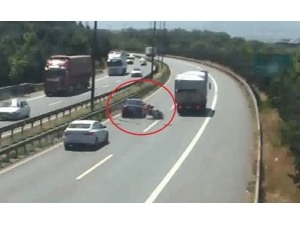 Kocaeli’de Sürücülerin Hatalarından Oluşan Kazalar Kamerada