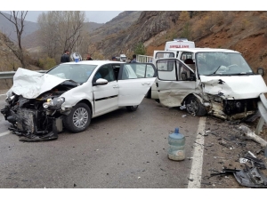 Gümüşhane’de İki Ayrı Trafik Kazasında 9 Kişi Yaralandı