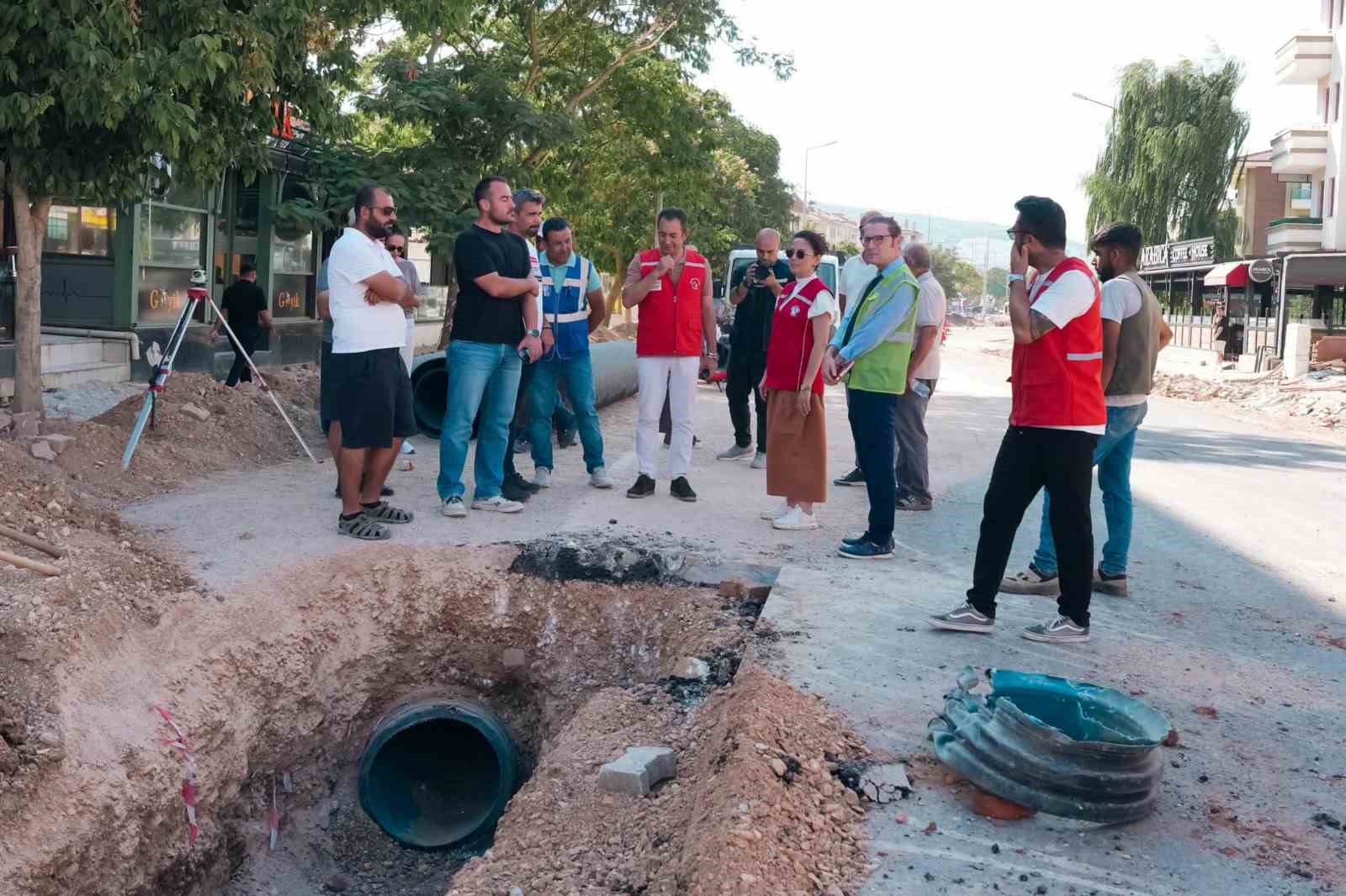 baskan-koksal-aras-mahallelerde-yurutulen-calismalari-yerinde-inceledi