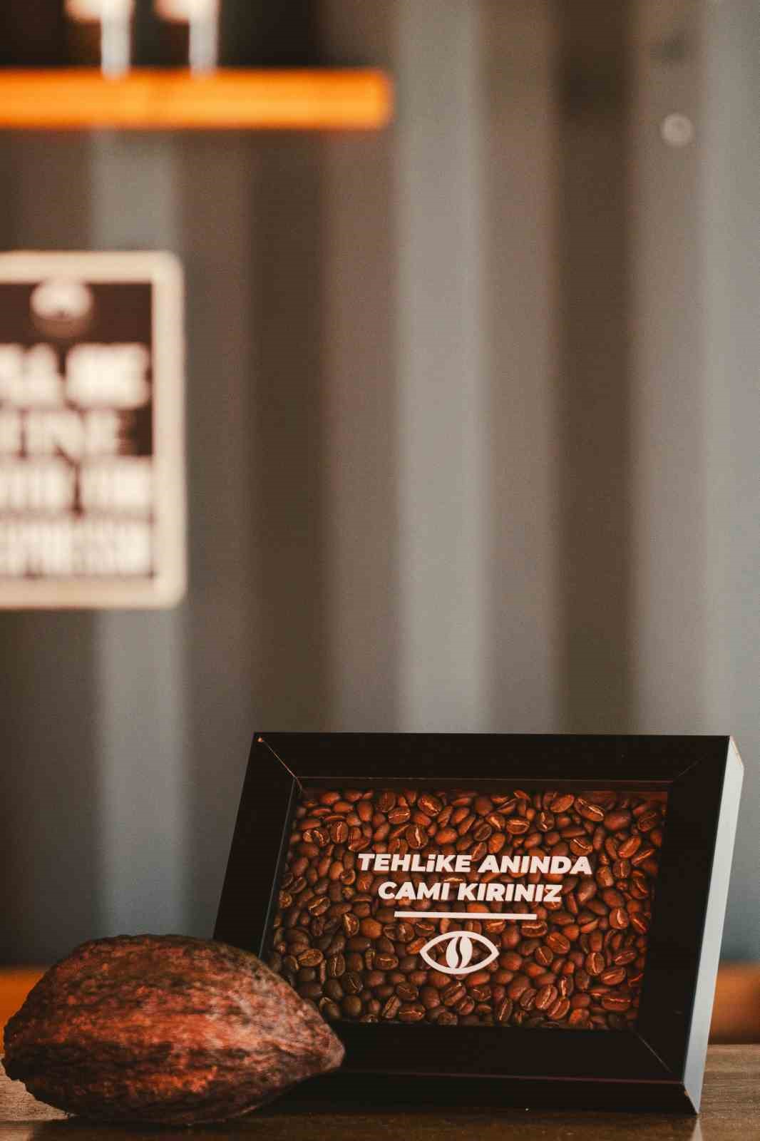 istanbul-un-kahve-kulturunu-bulusturan-festivalde-ilk-gun-poizi-konseriyle-tamamlandi