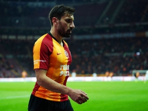 Galatasaray’da Şener Özbayraklı Sakatlandı