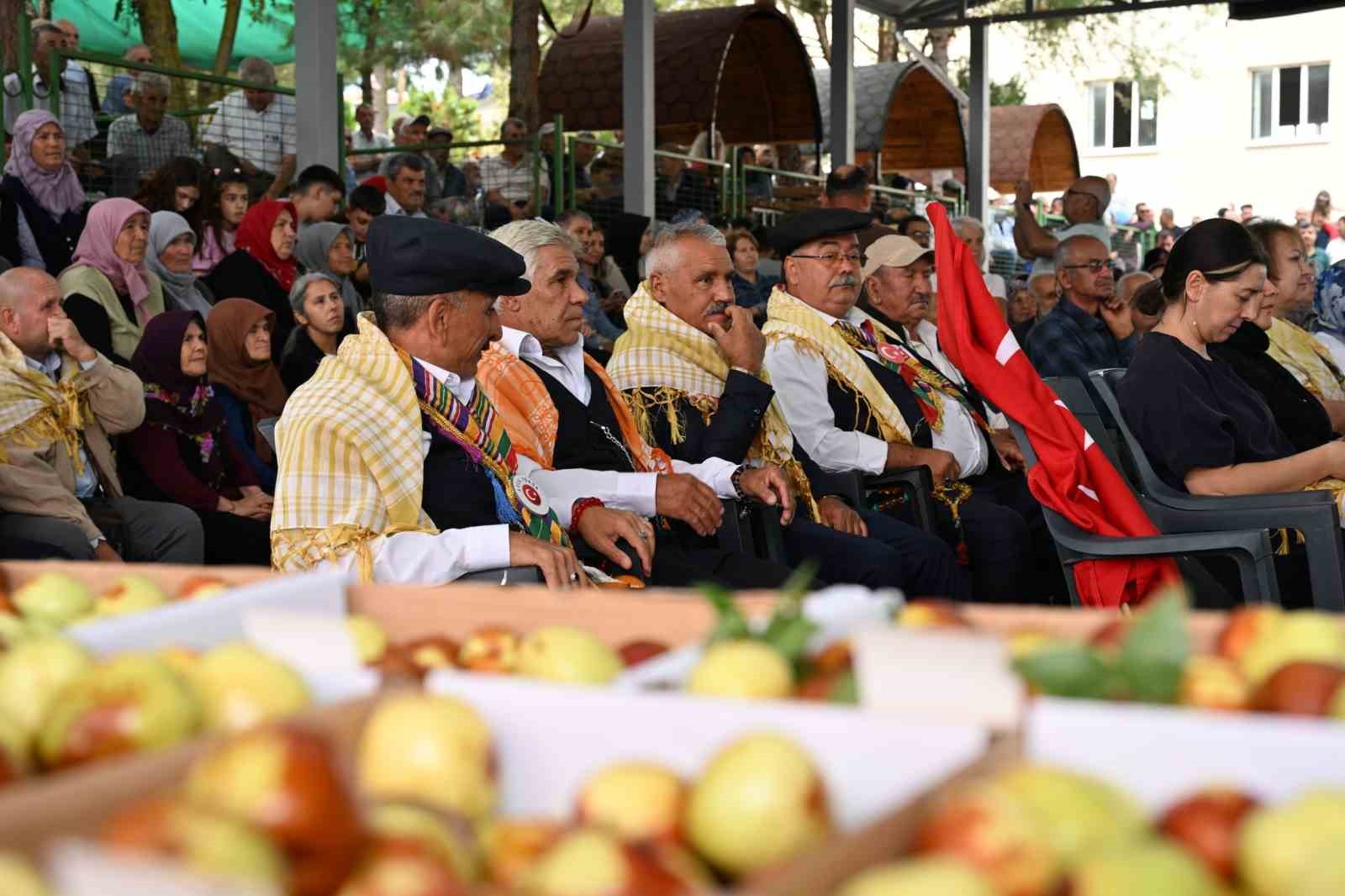 demirci-de-1-hunnap-festivali-duzenlendi