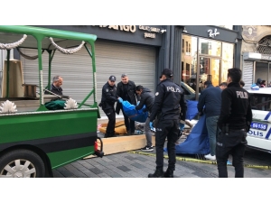 İstiklal Caddesi İşçinin Feci Ölümü Kamerada