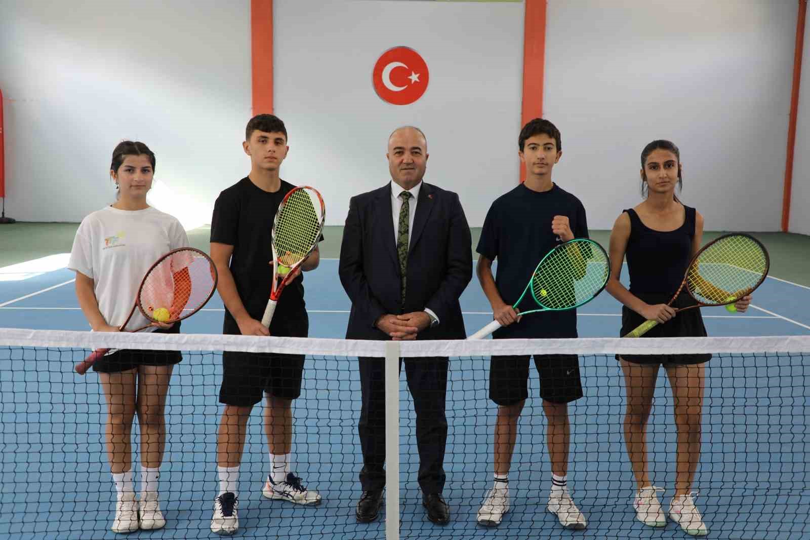 agri-da-turkiye-tenis-ligi-dogu-anadolu-bolgesi-turnuvasi-basladi