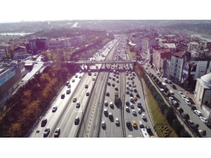 Haliç Köprüsü’ndeki Kaza E-5 Karayolu Trafiğini Kilitledi