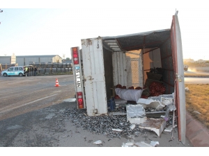 Sivas’ta Tanker İle Kamyonet Çarpıştı: 2 Yaralı