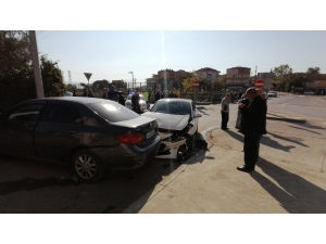 Gebze’de Otomobiller Çarpıştı: 4 Yaralı