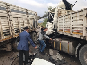 Siirt’te İki Tır Çarpıştı: 2 Yaralı