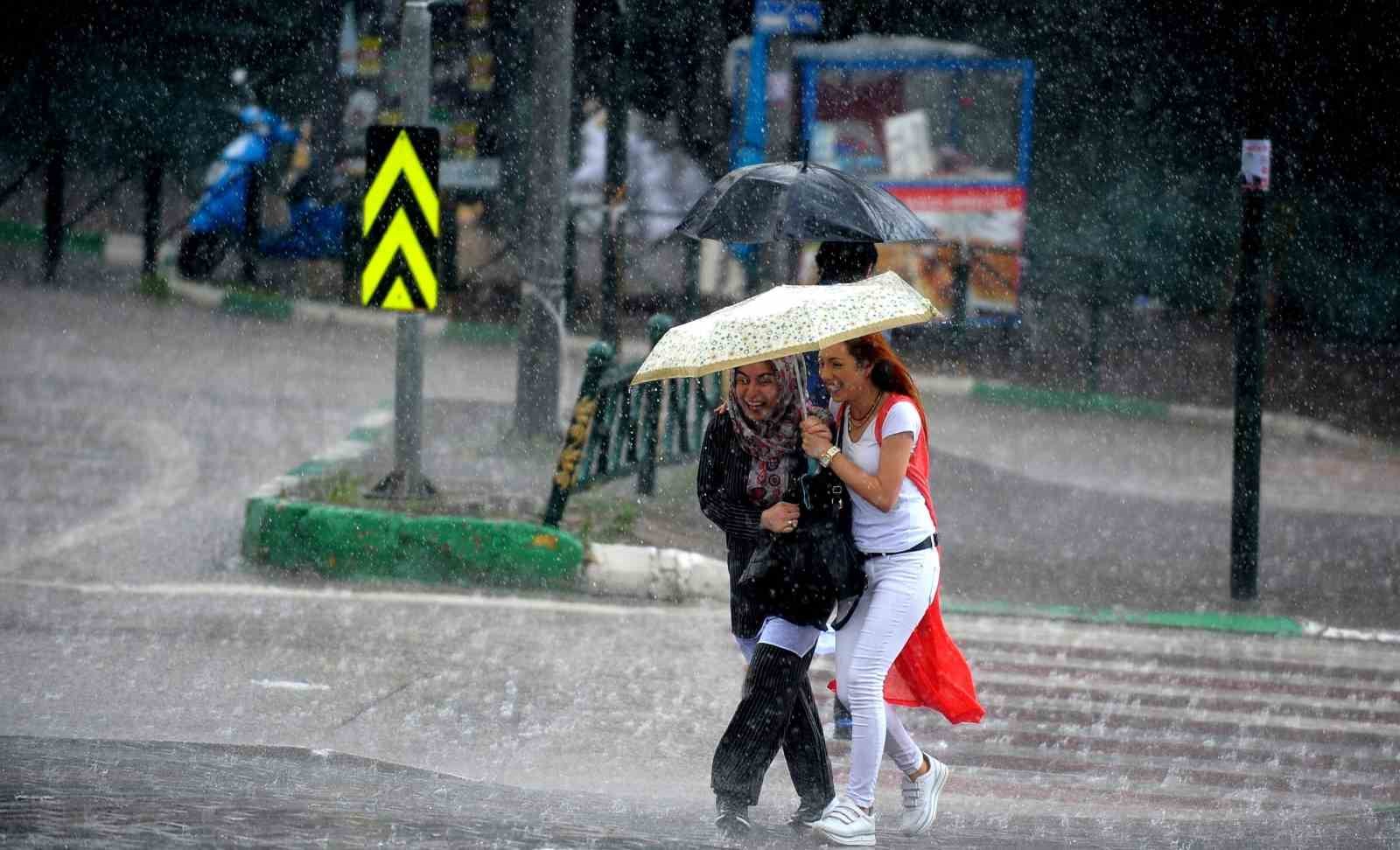 meteoroloji-den-4-il-icin-kuvvetli-yagis-uyarisi
