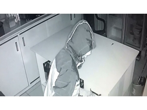 Kantindeki Hırsızlık Girişimi Kameraya Yakalandı