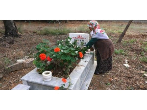 Antalya’da Mezarlıktaki Kabrin Kazılıp Etrafına Kenevir Ekildiği İddiası