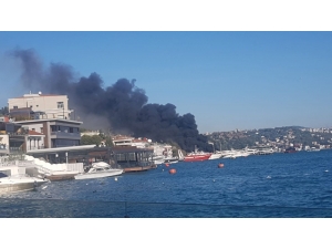 Beşiktaş Bebek’te Bir Yatta Yangın Çıktı. Olay Yerine İtfaiye Ekipleri Sevk Edildi.