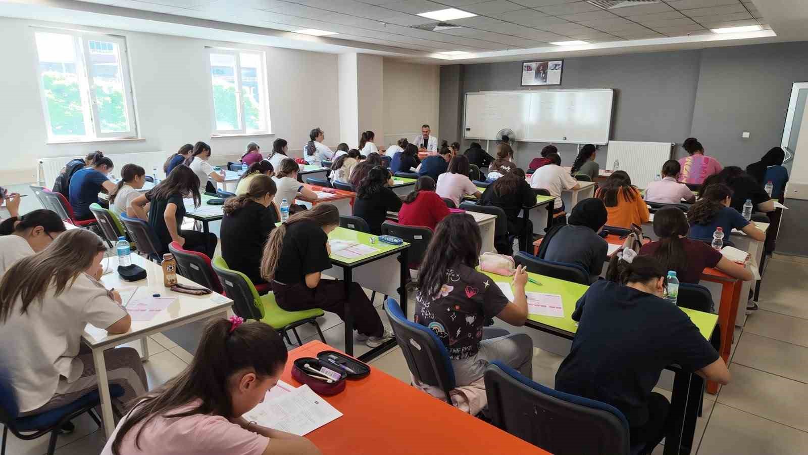 genc-kaymek-in-lgs-deneme-sinavi-na-yogun-ilgi