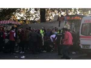 Beşiktaş’ta Bir Otobüs Durağa Daldı. Kazada Yaralılar Olduğu Öğrenilirken, Olay Yerine Polis Ve Sağlık Ekipleri Sevk Edildi.