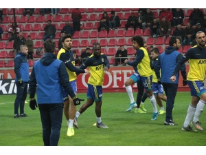 Süper Lig: İm Kayserispor: 0 - Fenerbahçe: 0 (Maç Devam Ediyor)