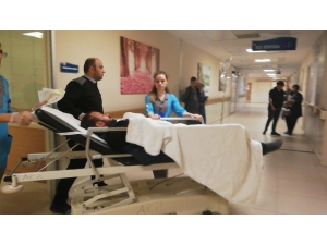 Eşiyle Tartıştı Kendini Bıçakladı