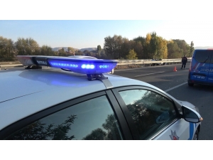 Tıra Çarpan Otomobil Sürüklenerek Ters Döndü: 1 Ölü, 5 Yaralı