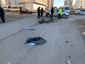 Minibüs İle Otomobil Çarpıştı: 6 Yaralı