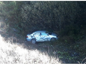 Virajı Alamayan Otomobil Şarampole Uçtu 1 Yaralı