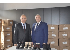 İhtiyaç Sahibi Öğrencilere Bot Yardımı Yapıldı