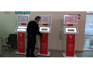 Hastane Koridorlarında Kayıt Kuyruğuna Son