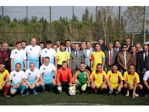 Buü Personeli Hünerlerini Halı Sahada Gösterecek