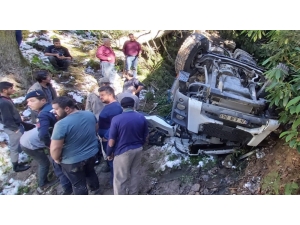 Hafriyat Kamyonu Uçuruma Yuvarlandı: 1 Yaralı