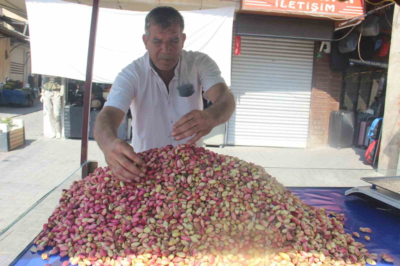 sanliurfa-da-yeni-mahsul-fistik-tezgahlardaki-yerini-aldi