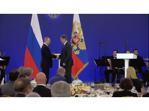 Bulgaristan’da Ajanlıkla Suçlanan Stk Başkanına Rusya’da Devlet Nişanı Verildi