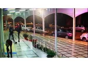 Yaşlı Adama Cami Çıkışı Tekme Tokat Kiracı Dayağı