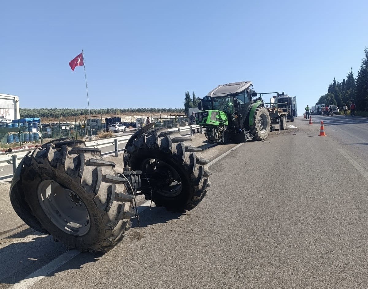 bandirma-da-kamyon-traktore-carpti