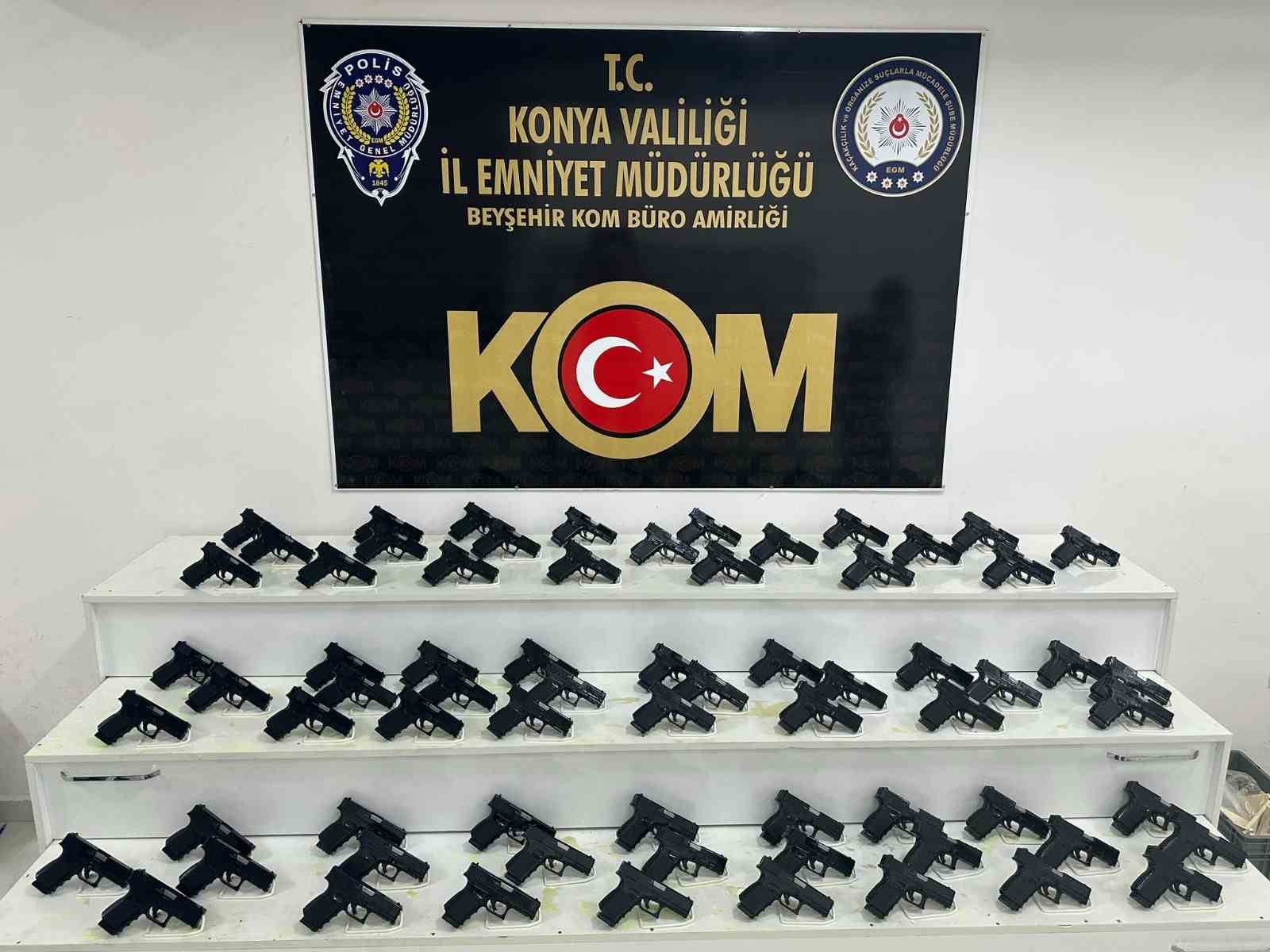 durdurulan-aracta-70-adet-kacak-tabanca-bulundu