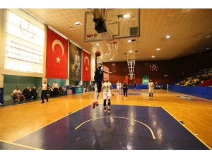 Kağıtspor’un Dev Adamlarından Önemli Galibiyet