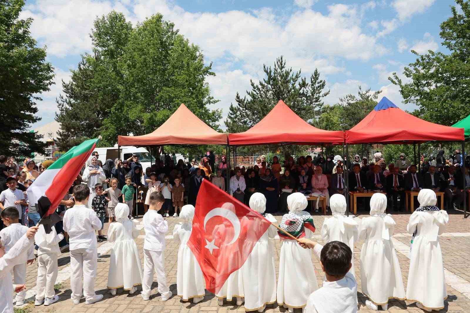 erzincan-da-kur-an-kursu-ogrencilerinden-yil-sonu-senligi