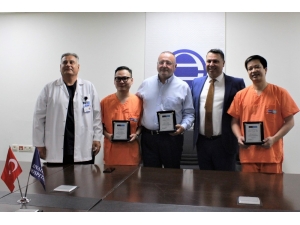 Tiroid Ameliyatında Boyundaki İze Son