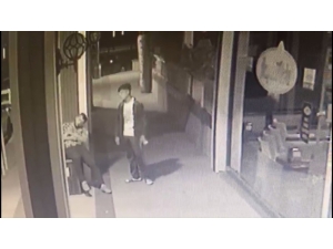 Hırsız Rahatlığıyla Pes Dedirtti, Hem Çaldı Hem Zorla Uzaklaştırıldı