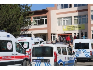 Sivas’ta 5 Öğrenci Zehirlenme Şüphesiyle Hastaneye Kaldırıldı