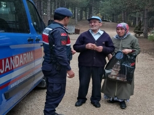 Mantar Toplarken Kaybolan Zihinsel Engelli Kızı Jandarma Ekipleri Buldu