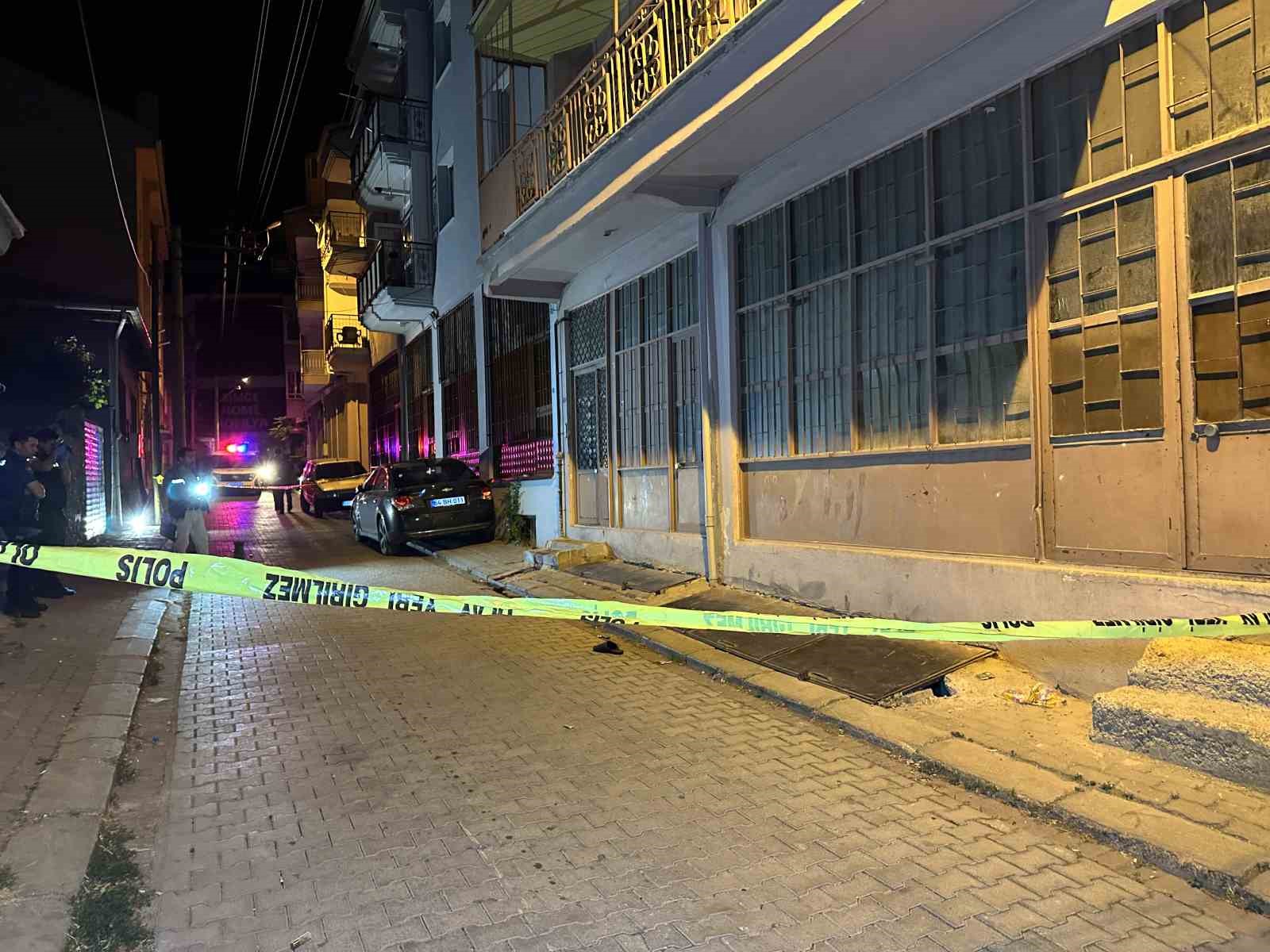 usak-ta-1-kisinin-bicakla-ve-tufekle-agir-yaralandigi-olayda-2-supheli-tutuklandi