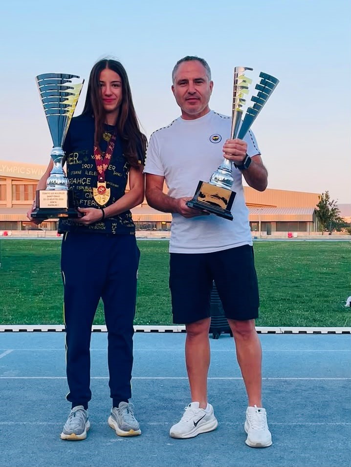 genc-atlet-zulal-gultepe-den-turk-atletizm-tarihine-gecen-derece