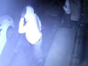 Karı Kocadan Maskeli Hırsızlara Kaldırım Taşlı Müdahale