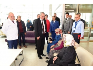 Vali Deniz, Şehir Hastanesi’nde İncelemelerde Bulundu