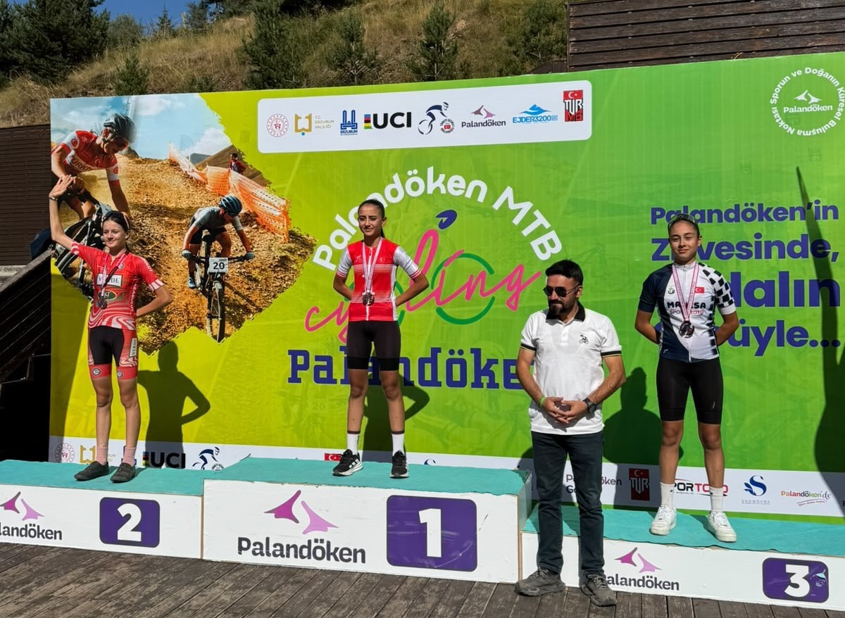 manisali-bisikletciler-erzurum-dan-14-madalyayla-dondu